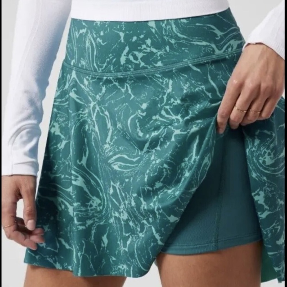 Athleta Ace Printed Tennis Skort, 13.5 inches Ripple Marble Borealis Blue